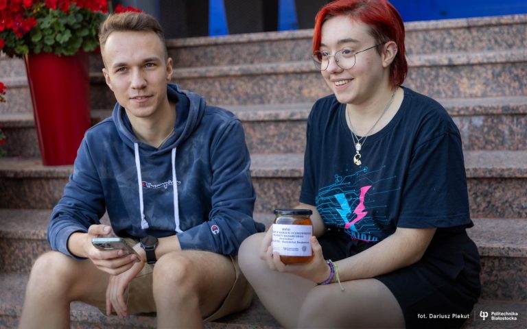 Uczestnicy I Edycji Konkursu "NAUKOLATEK z miodem pozyskanym w projekcie