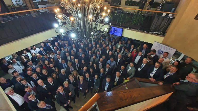 Zdjęcie grupowe uczestników seminarium